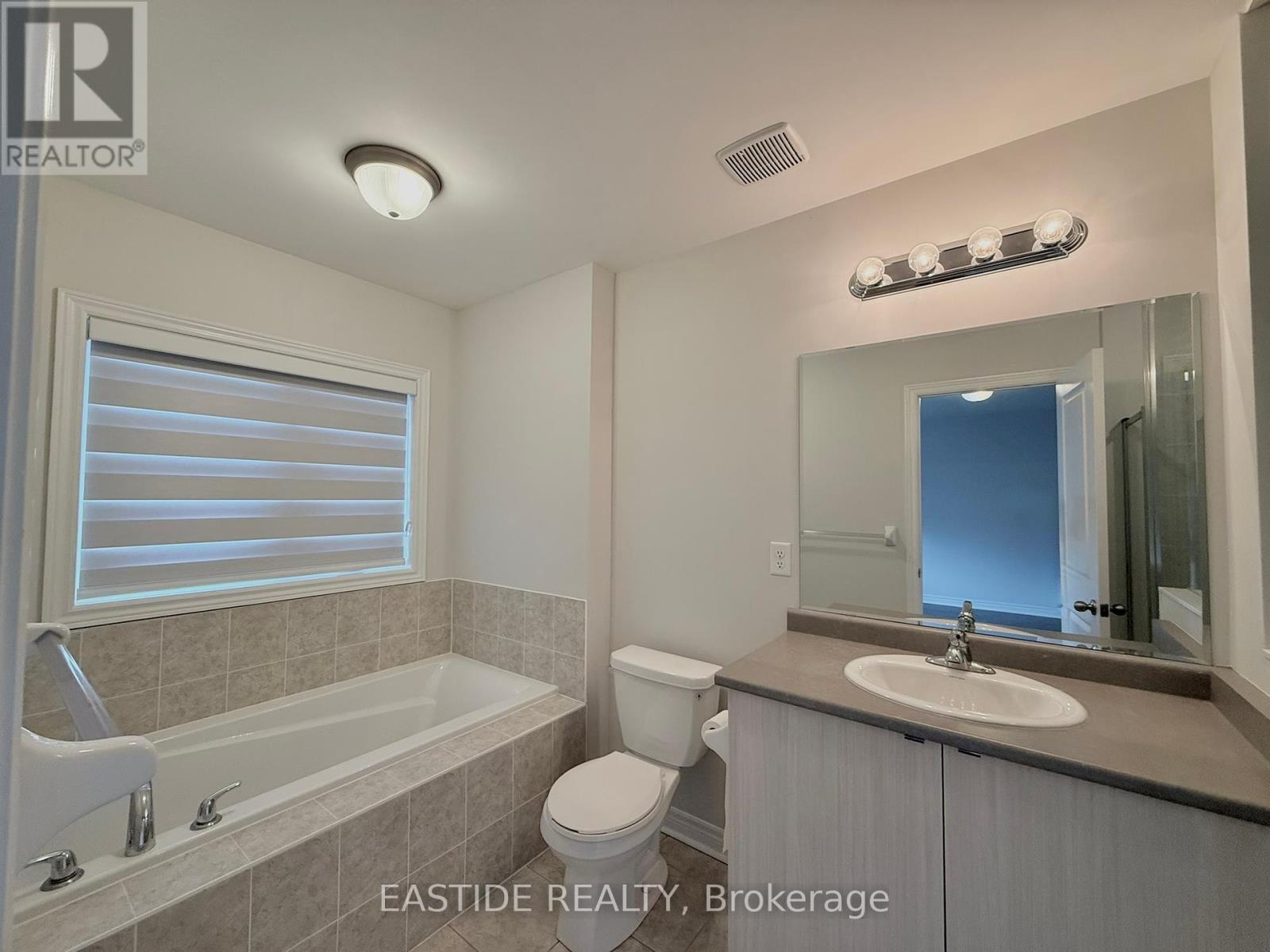 118 Finegan Circle, Brampton, Ontario  L7A 4Z9 - Photo 13 - W12430928