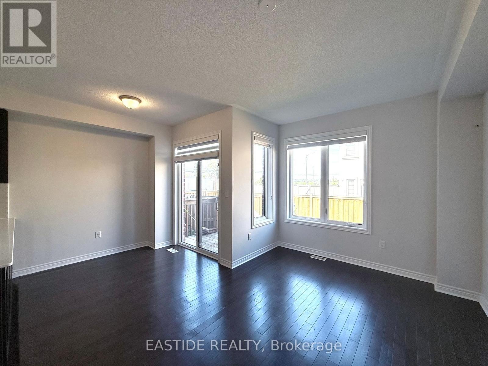 118 Finegan Circle, Brampton, Ontario  L7A 4Z9 - Photo 6 - W12430928