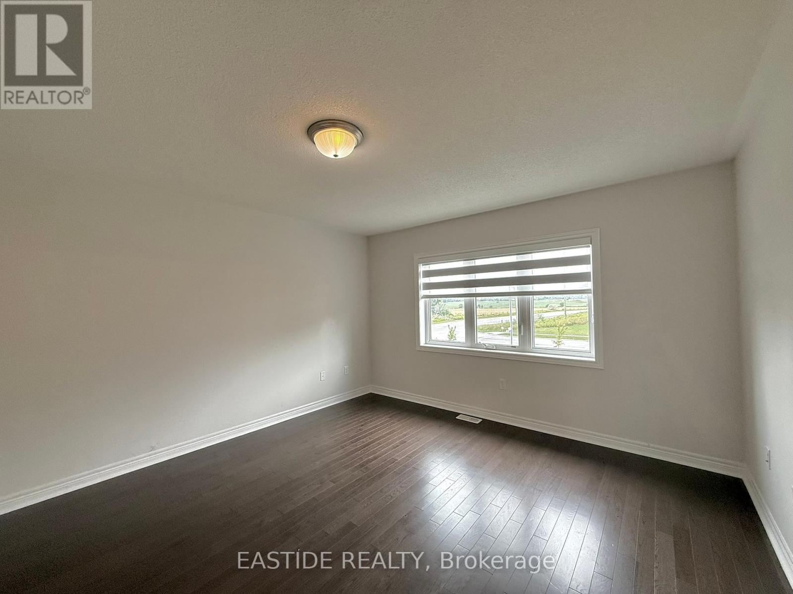 118 Finegan Circle, Brampton, Ontario  L7A 4Z9 - Photo 8 - W12430928