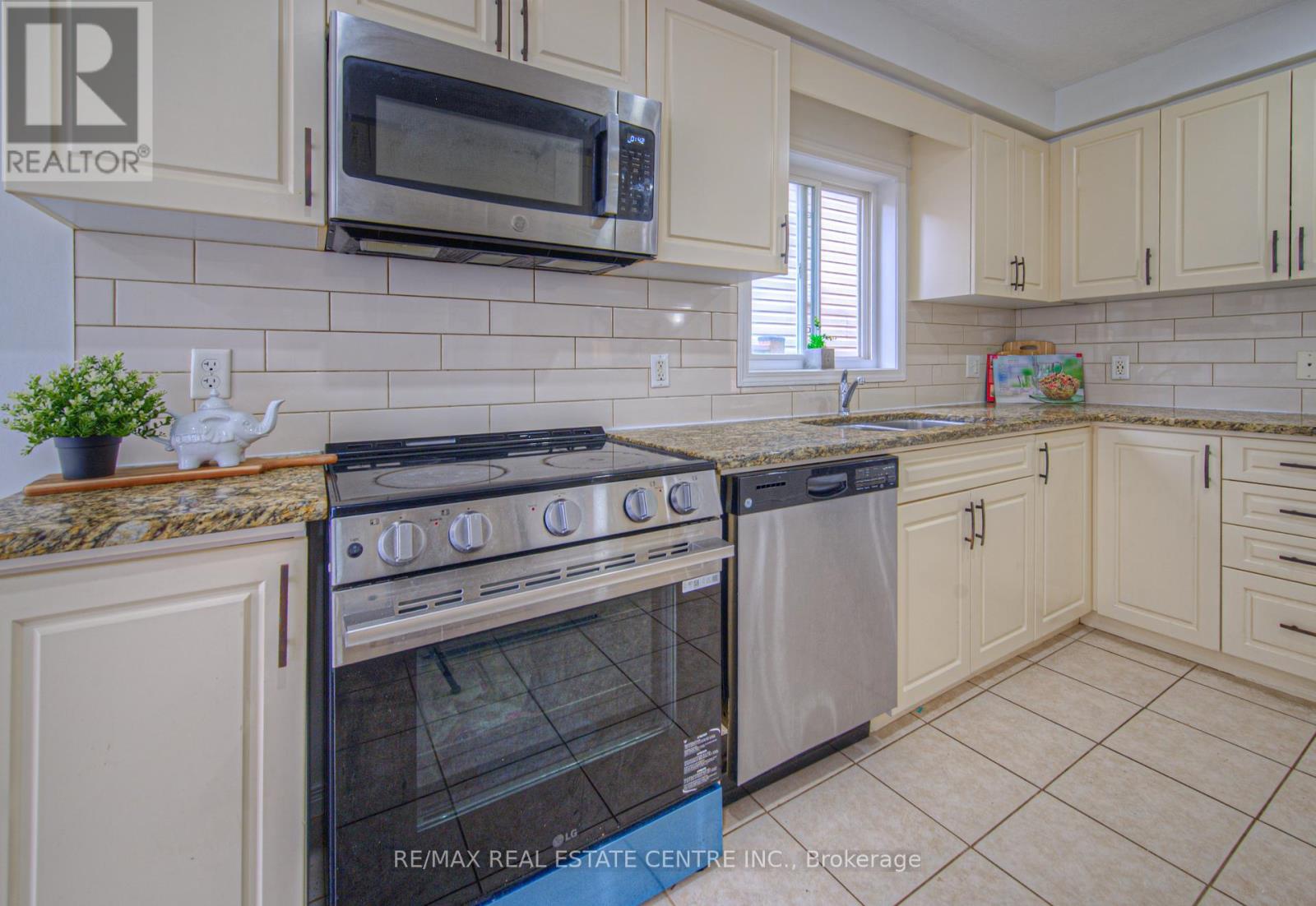 434 Woodbine Avenue, Kitchener, Ontario  N2R 0A6 - Photo 16 - X12430931