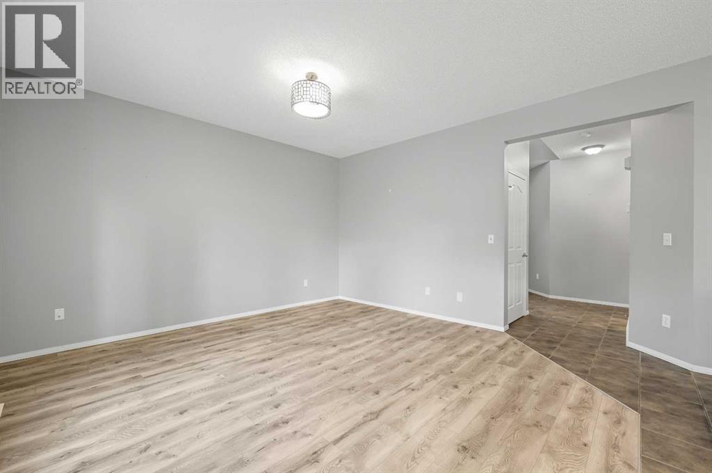 18 Royal Birch Way Nw, Calgary, Alberta  T3G 5X8 - Photo 11 - A2238246