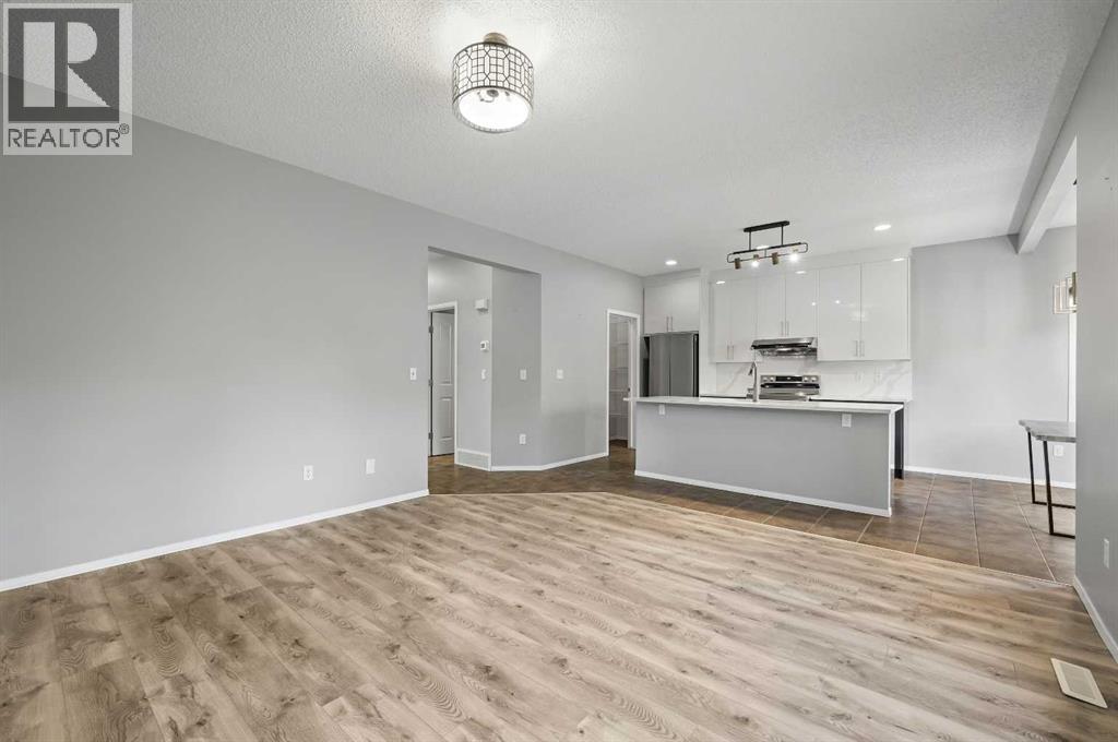 18 Royal Birch Way Nw, Calgary, Alberta  T3G 5X8 - Photo 9 - A2238246