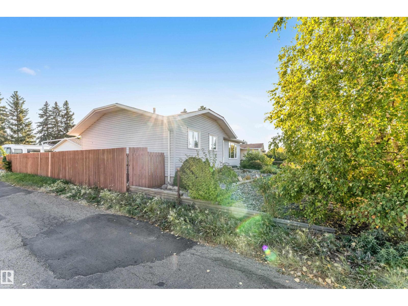 8103 14 Av Nw, Edmonton, Alberta  T6K 1X3 - Photo 2 - E4459894