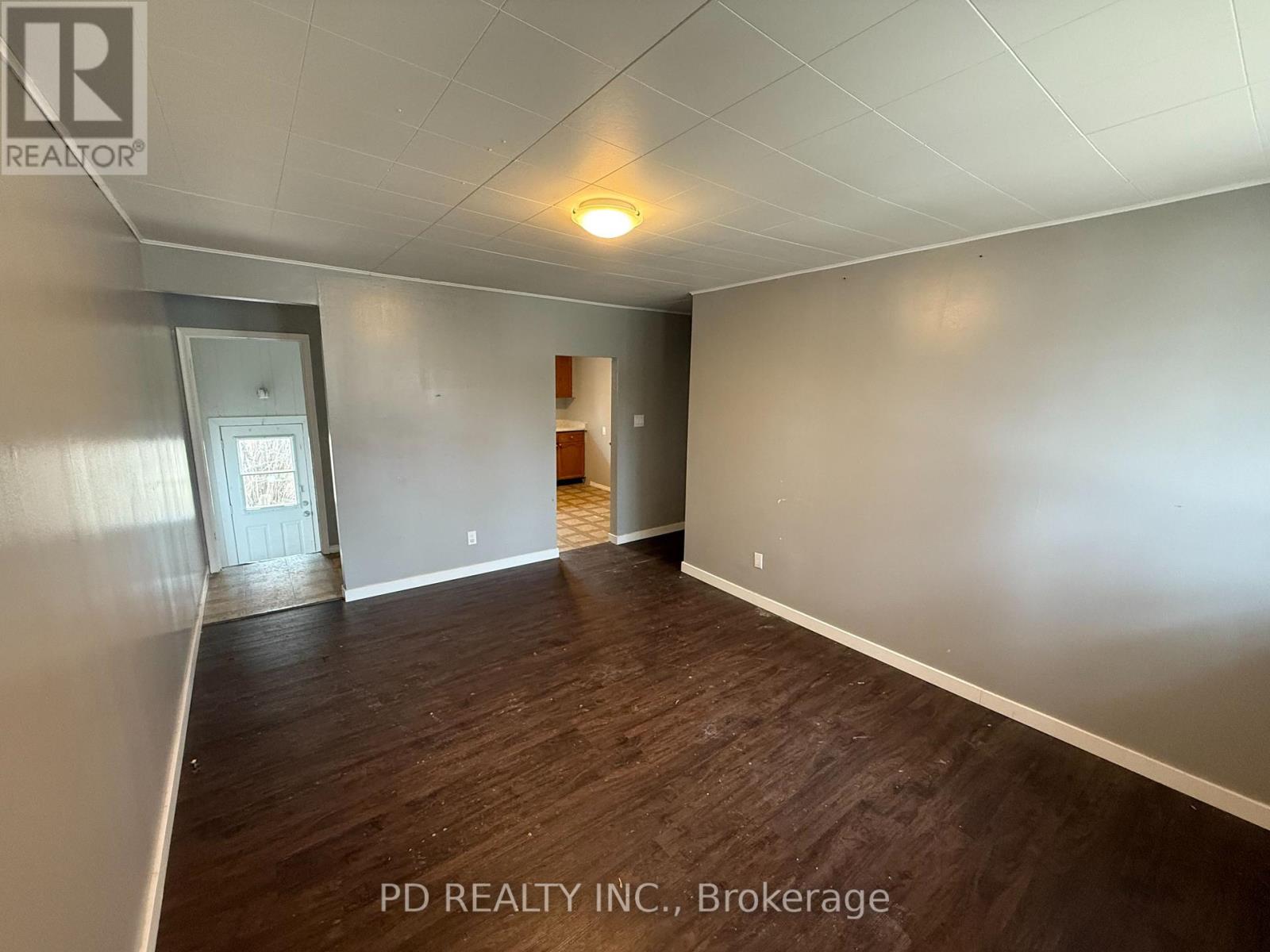 250 Cindy Lane, Essa (Angus), Ontario  L0M 1B0 - Photo 6 - N12422638