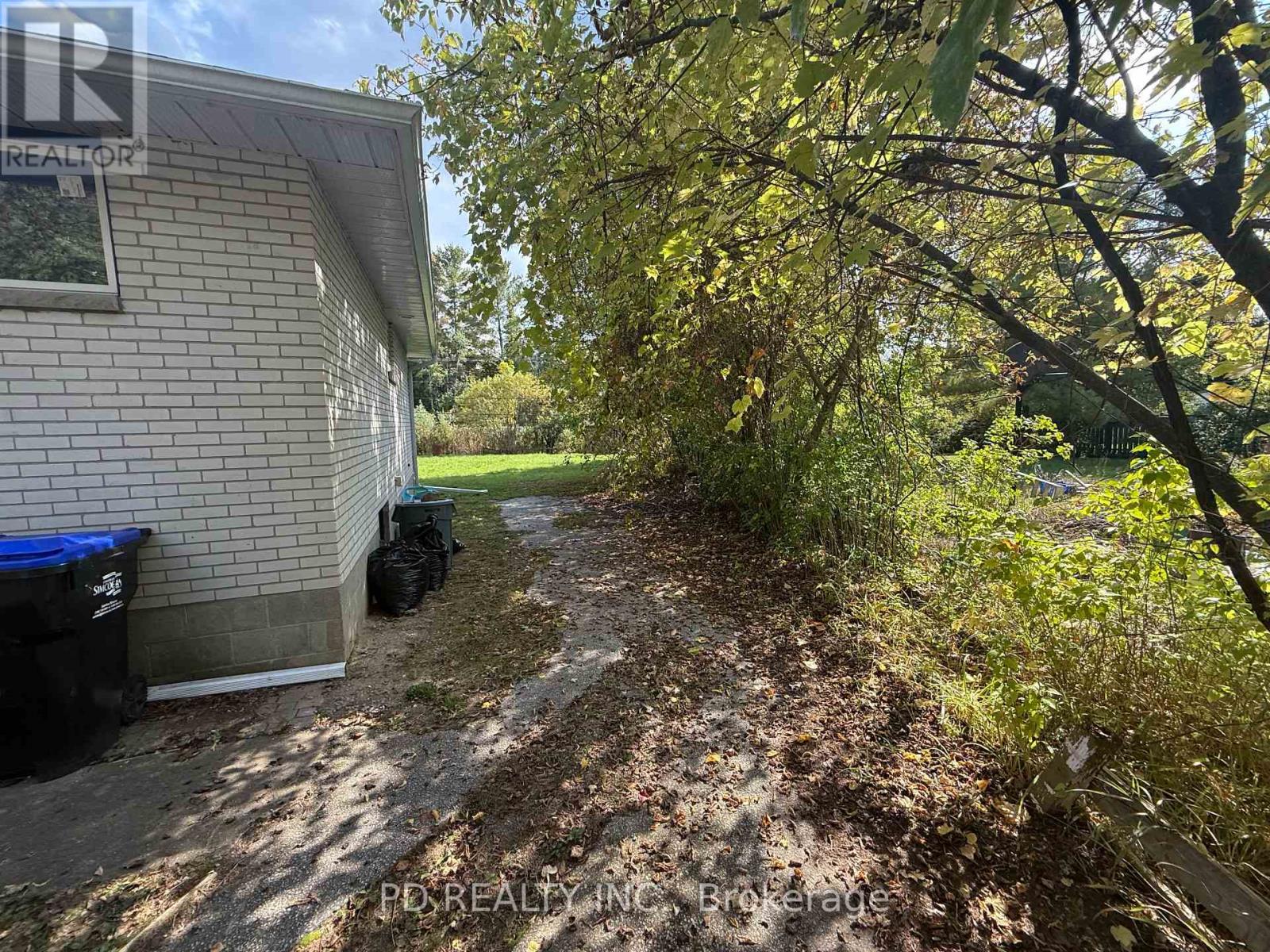 250 Cindy Lane, Essa (Angus), Ontario  L0M 1B0 - Photo 4 - N12422638