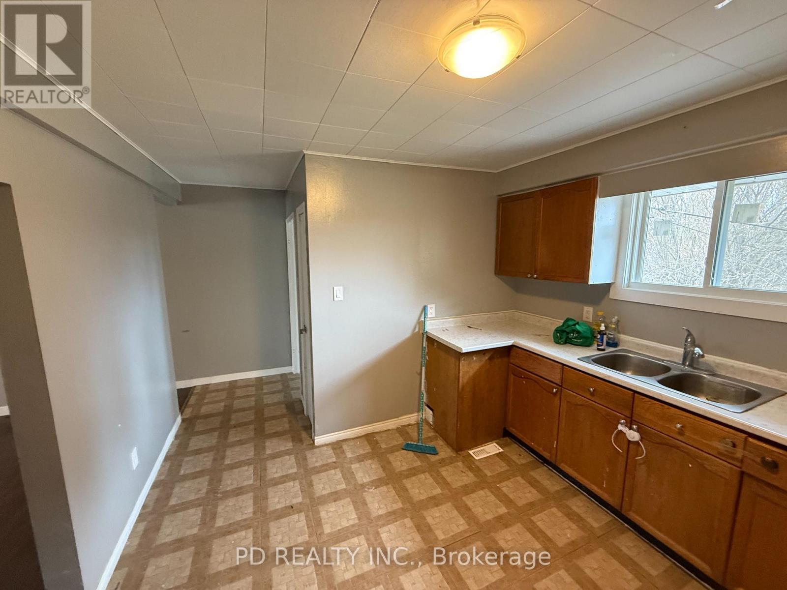 250 Cindy Lane, Essa (Angus), Ontario  L0M 1B0 - Photo 9 - N12422638