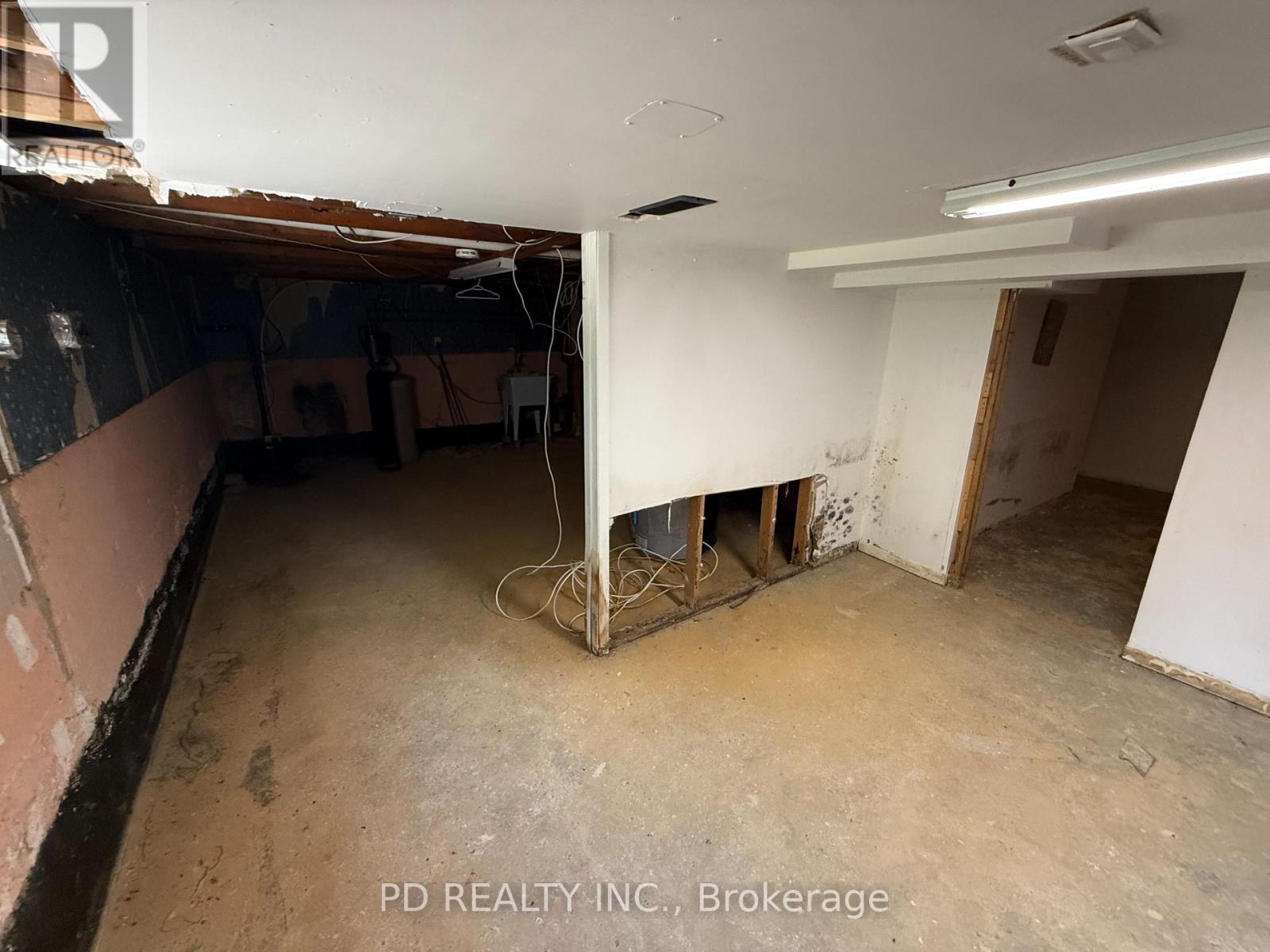 250 Cindy Lane, Essa (Angus), Ontario  L0M 1B0 - Photo 30 - N12422638
