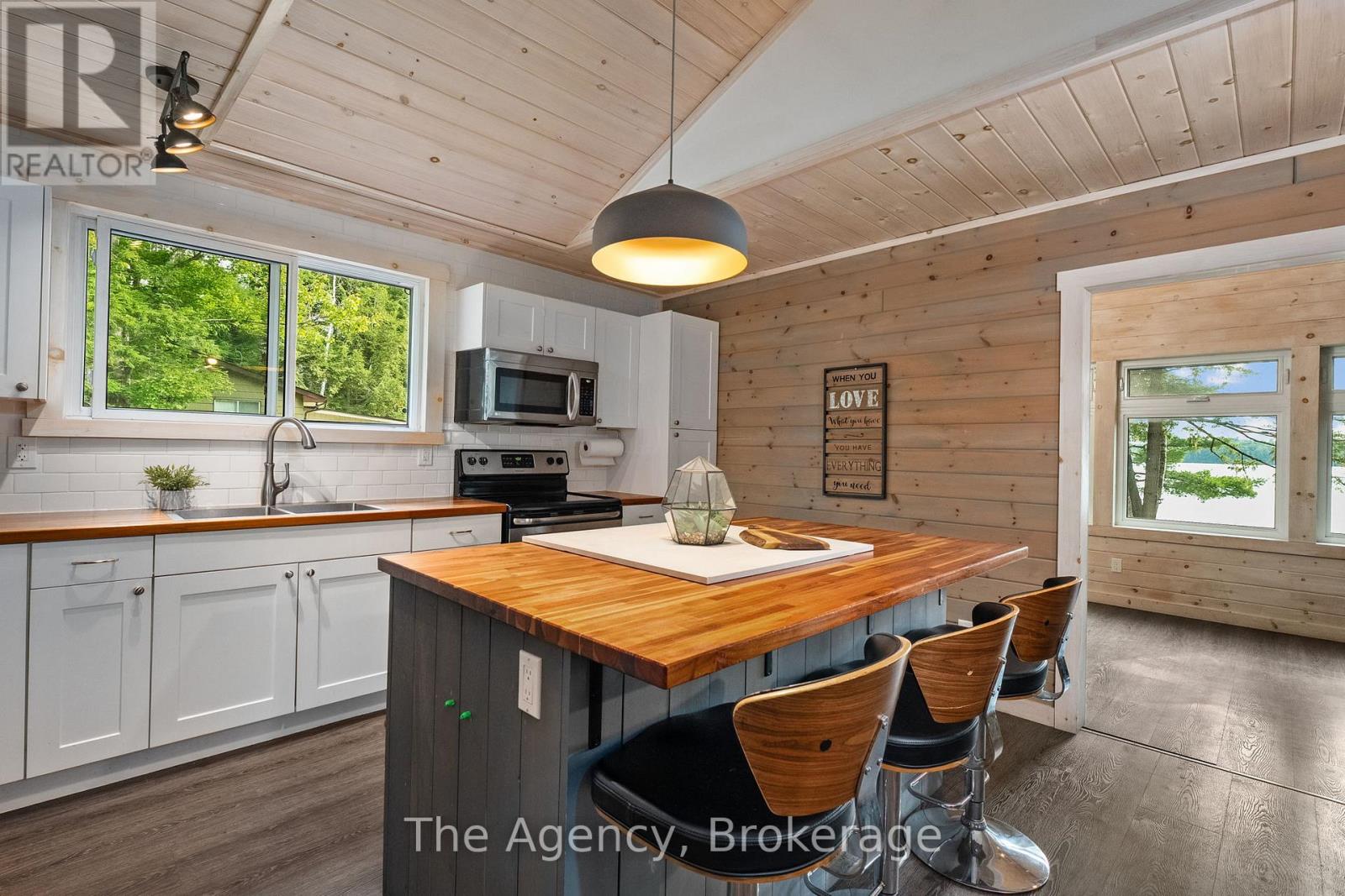 1032 Lakeshore Drive S, Bracebridge, Ontario  P1L 1X3 - Photo 12 - X12410008