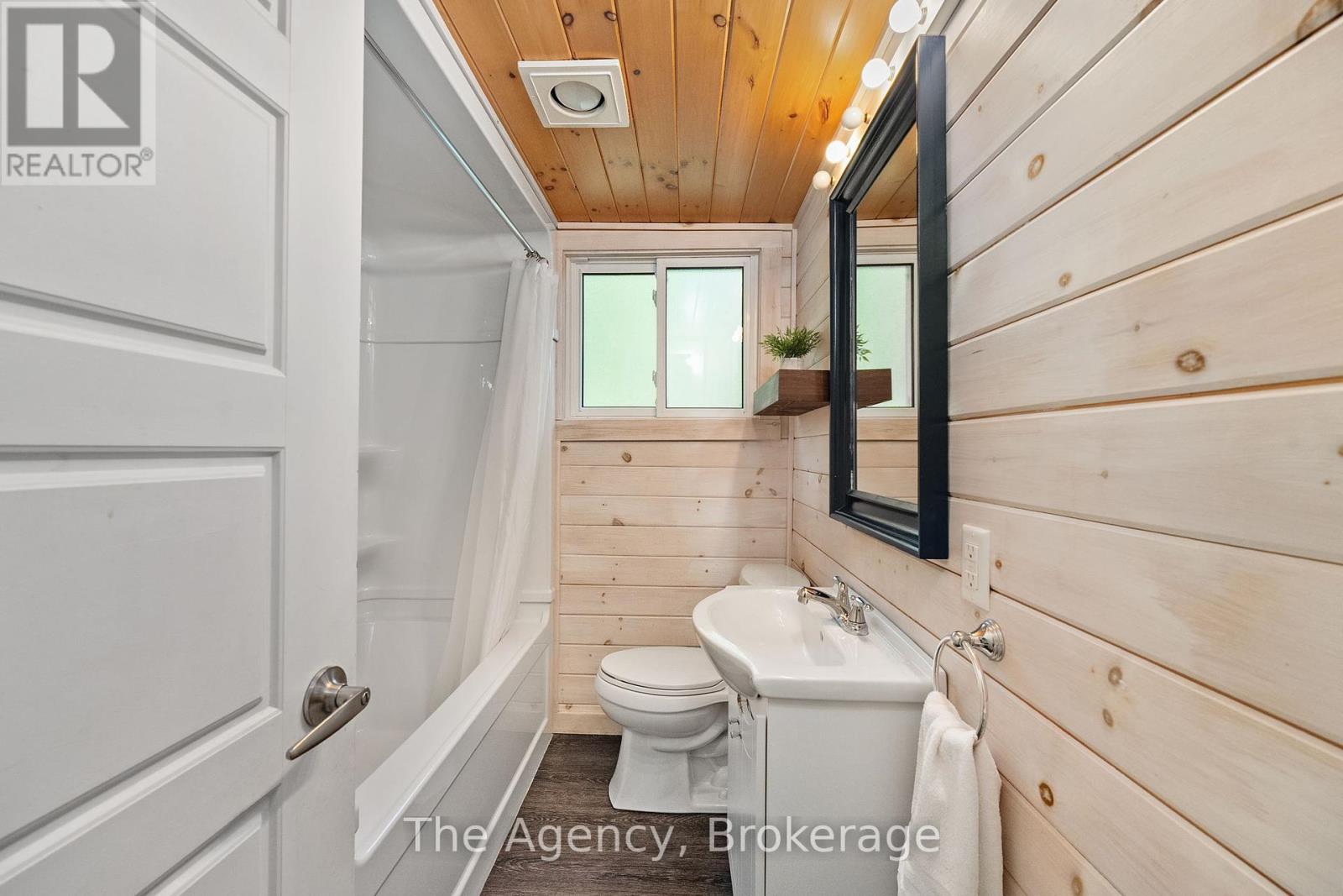 1032 Lakeshore Drive S, Bracebridge, Ontario  P1L 1X3 - Photo 22 - X12410008