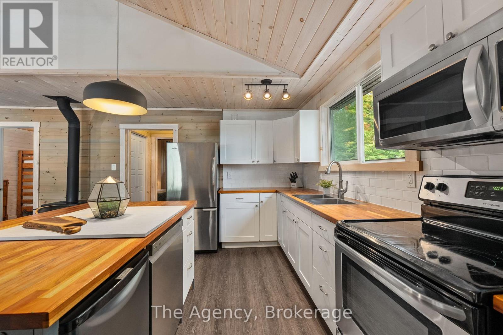 1032 Lakeshore Drive S, Bracebridge, Ontario  P1L 1X3 - Photo 13 - X12410008