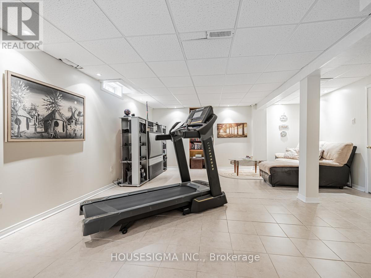 415 Hillbury Drive, Mississauga, Ontario  L5R 0B2 - Photo 34 - W12430962