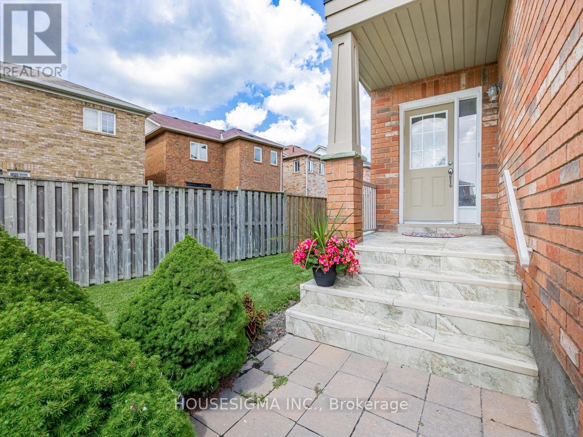 415 Hillbury Drive, Mississauga, Ontario  L5R 0B2 - Photo 6 - W12430962