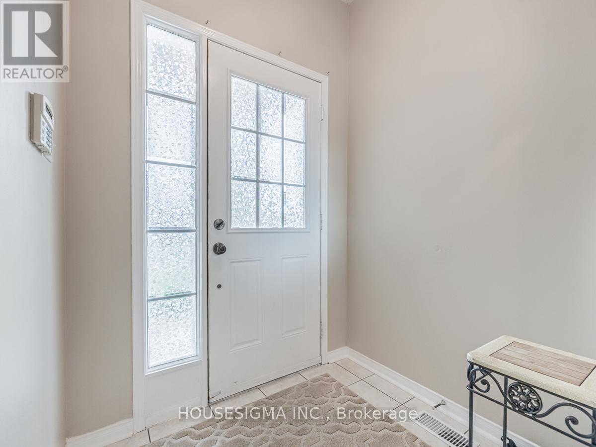 415 Hillbury Drive, Mississauga, Ontario  L5R 0B2 - Photo 7 - W12430962