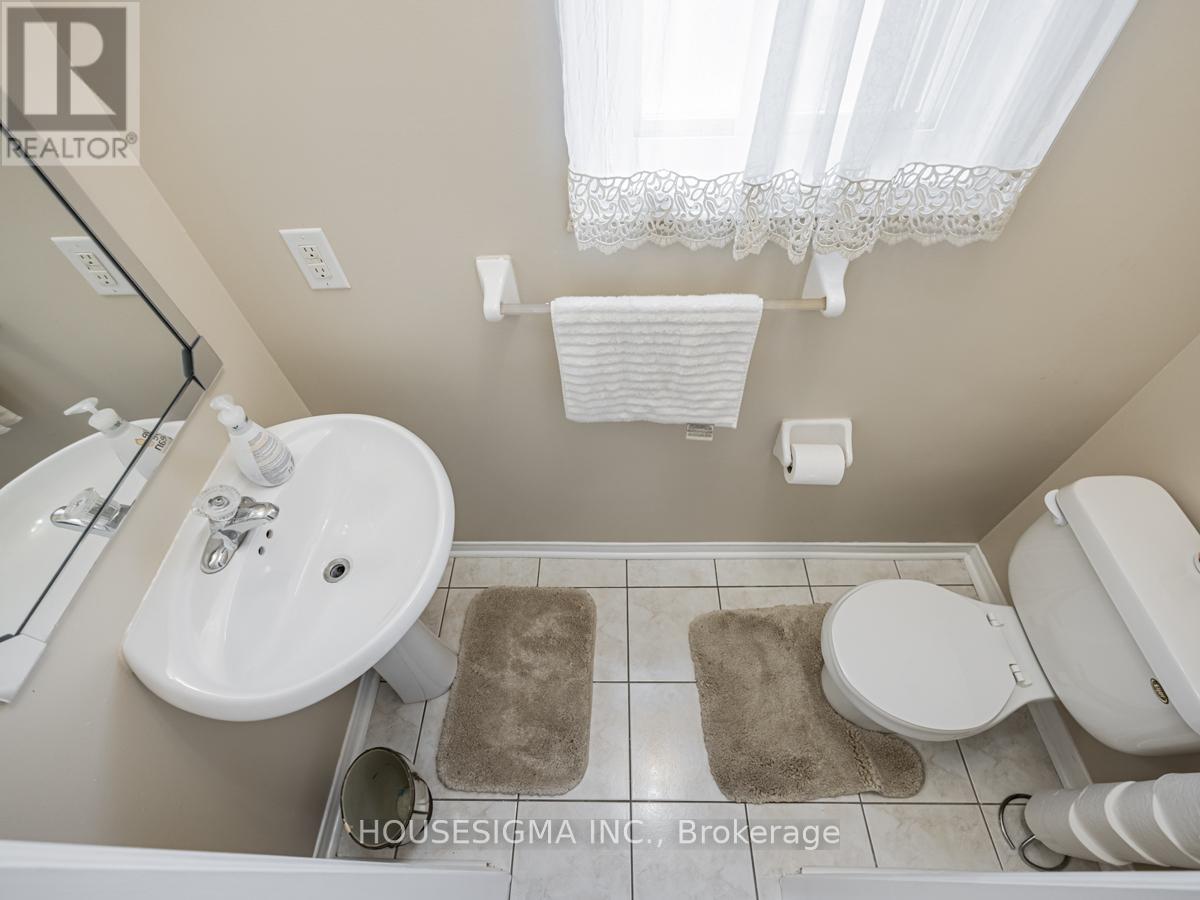 415 Hillbury Drive, Mississauga, Ontario  L5R 0B2 - Photo 8 - W12430962