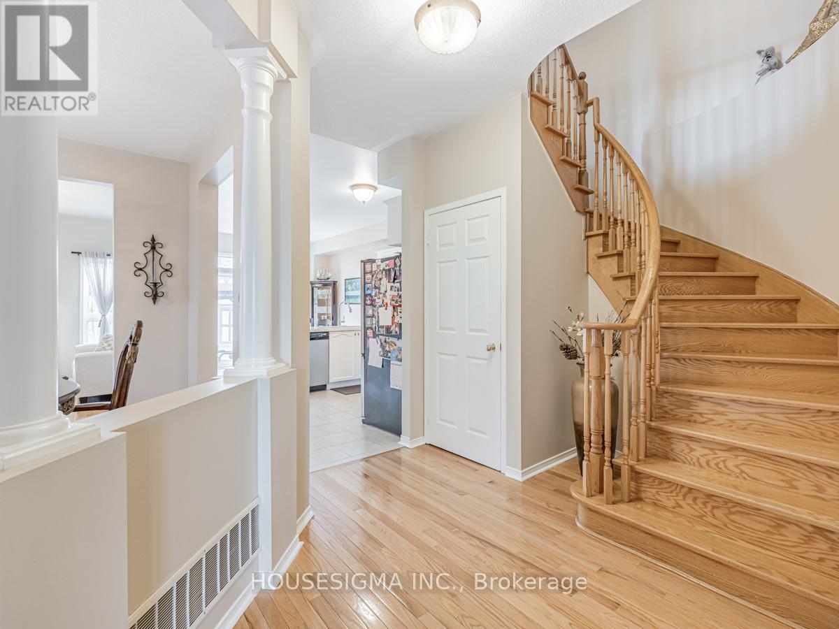 415 Hillbury Drive, Mississauga, Ontario  L5R 0B2 - Photo 9 - W12430962