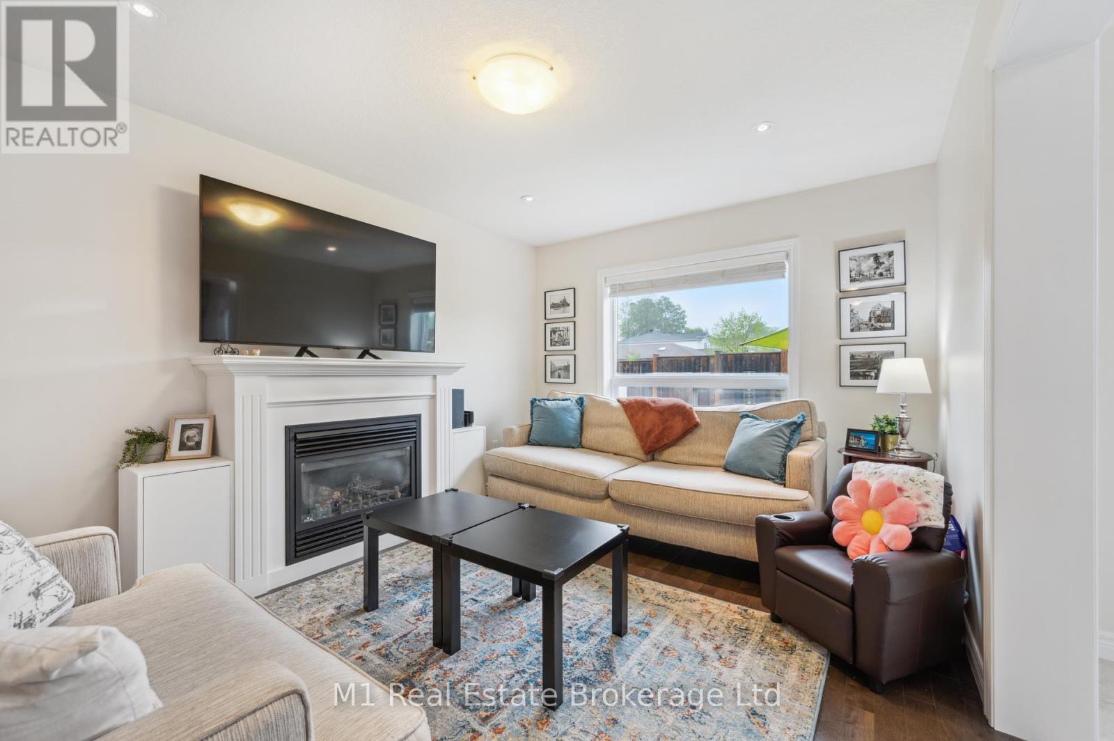 12 Oakes Court, Guelph, Ontario  N1E 0J6 - Photo 9 - X12246231