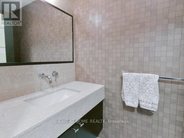 Lph02 - 21 Nelson Street, Toronto, Ontario  M5V 1T8 - Photo 14 - C12430972
