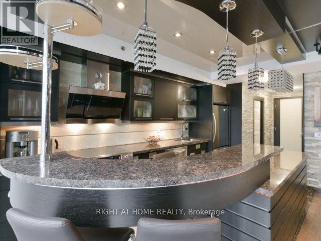 Lph02 - 21 Nelson Street, Toronto, Ontario  M5V 1T8 - Photo 8 - C12430972