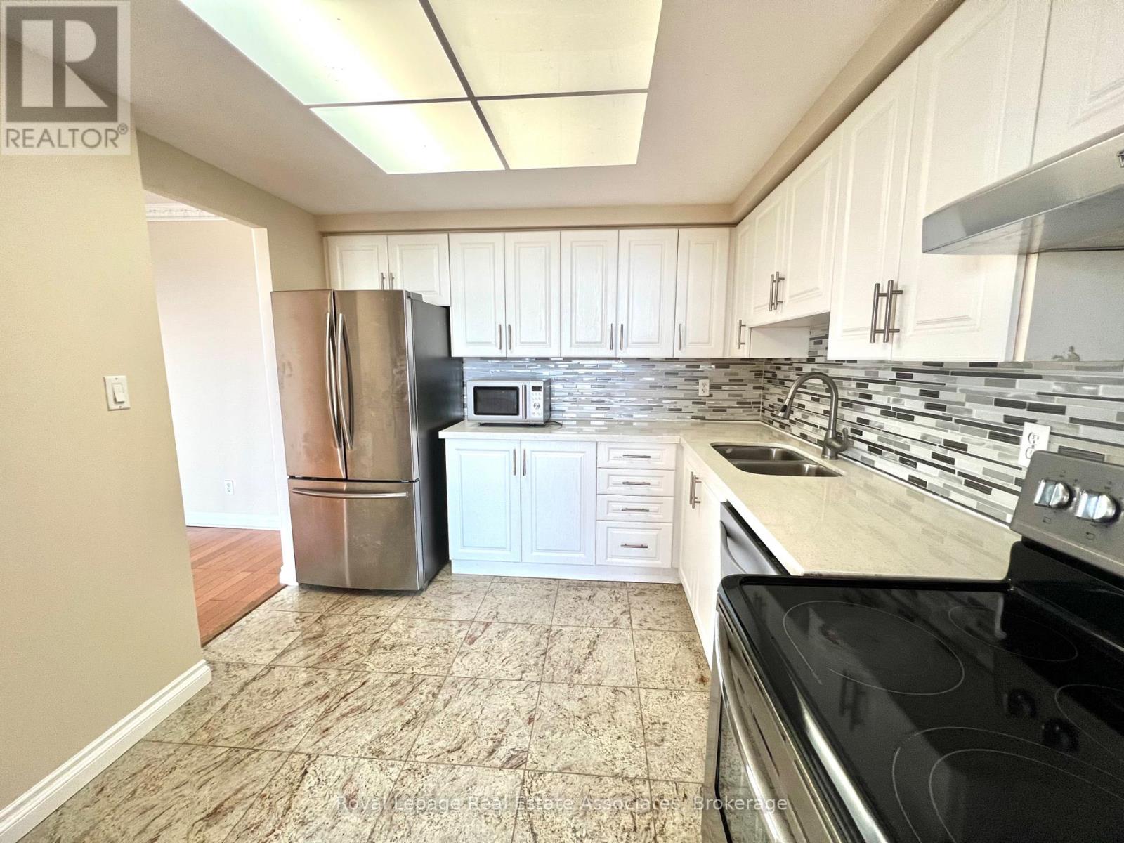 1507 - 135 Hillcrest Avenue, Mississauga, Ontario  L5B 4B1 - Photo 1 - W12430968