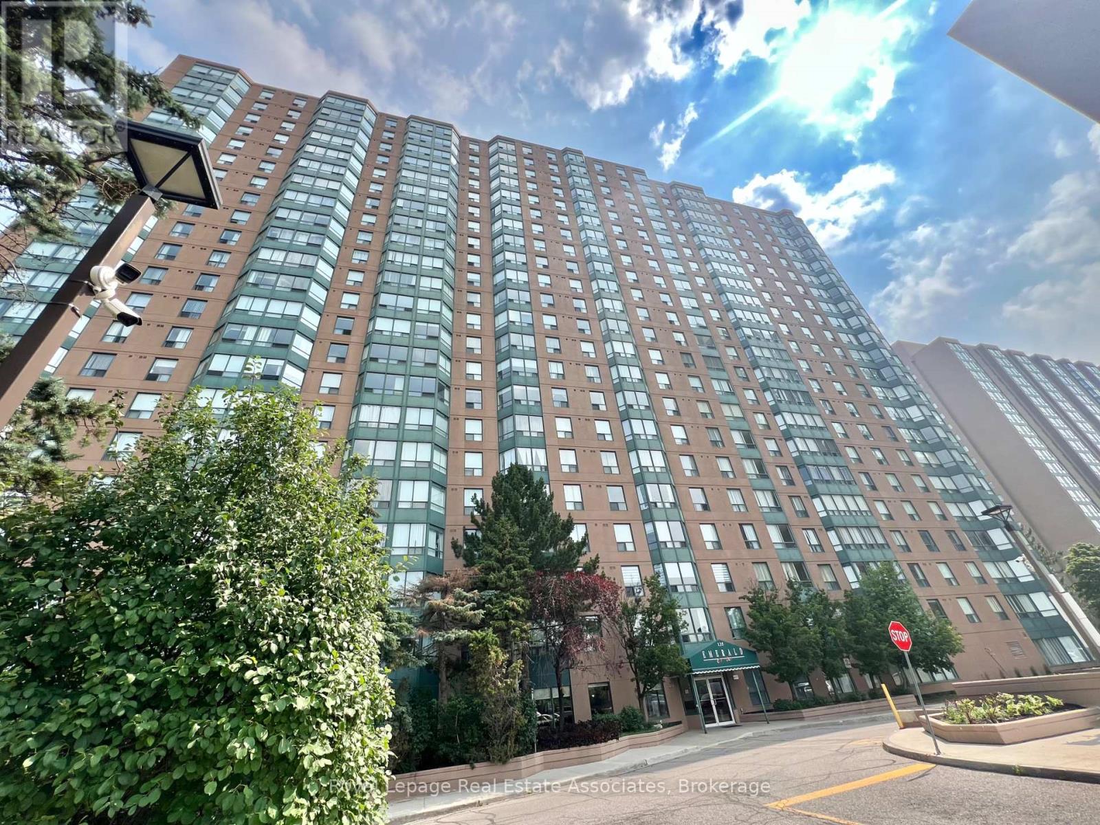 1507 - 135 Hillcrest Avenue, Mississauga, Ontario  L5B 4B1 - Photo 12 - W12430968