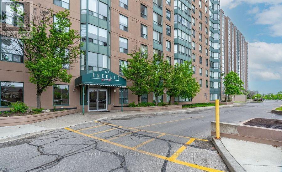 1507 - 135 Hillcrest Avenue, Mississauga, Ontario  L5B 4B1 - Photo 17 - W12430968