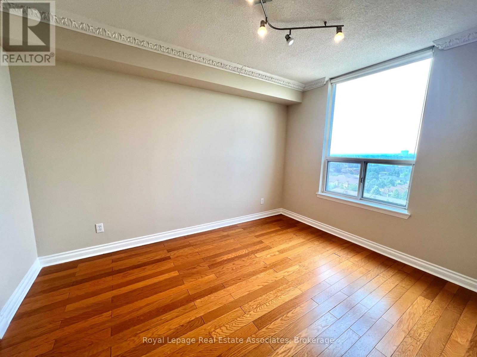 1507 - 135 Hillcrest Avenue, Mississauga, Ontario  L5B 4B1 - Photo 3 - W12430968