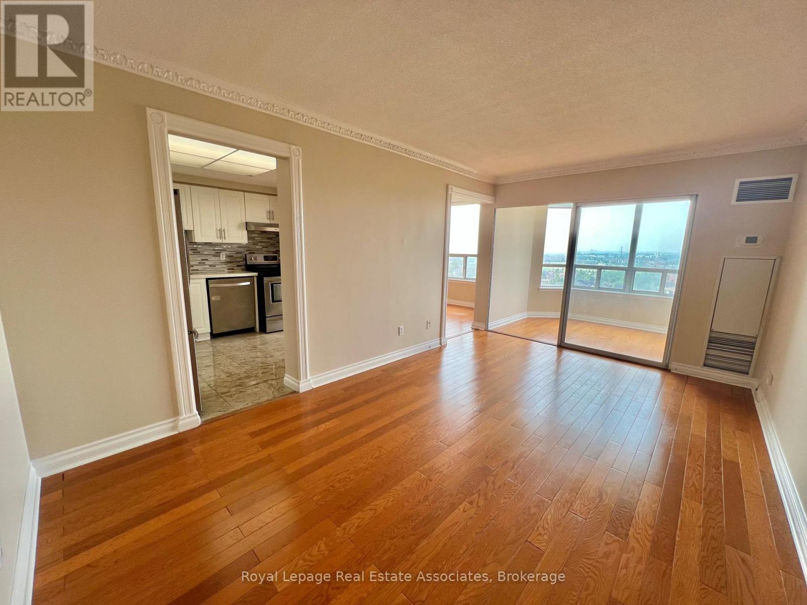 1507 - 135 Hillcrest Avenue, Mississauga, Ontario  L5B 4B1 - Photo 4 - W12430968