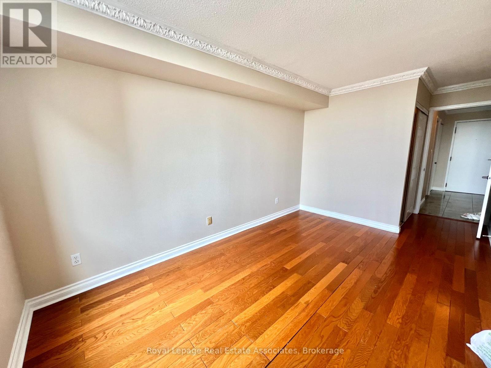 1507 - 135 Hillcrest Avenue, Mississauga, Ontario  L5B 4B1 - Photo 6 - W12430968