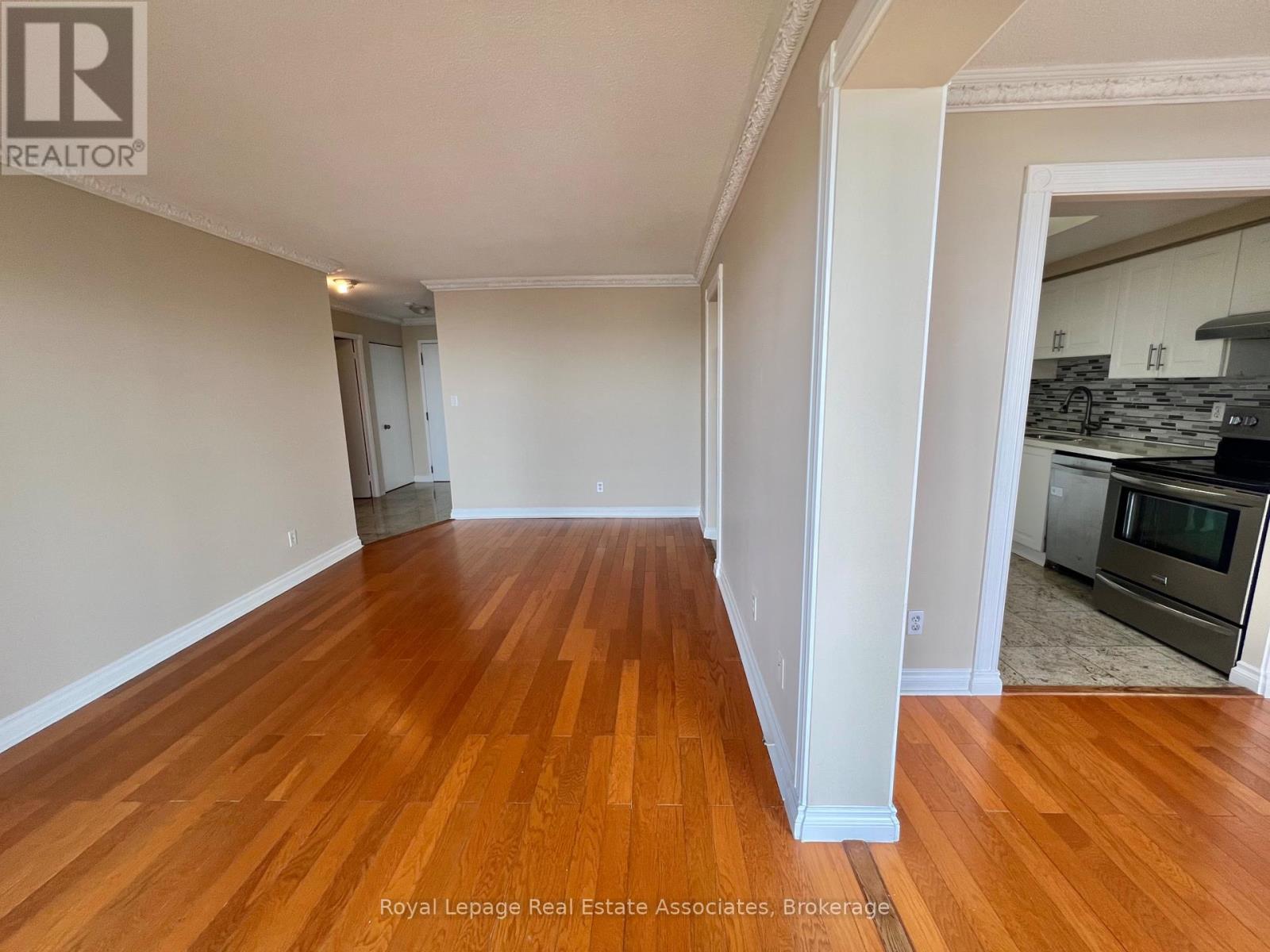 1507 - 135 Hillcrest Avenue, Mississauga, Ontario  L5B 4B1 - Photo 8 - W12430968