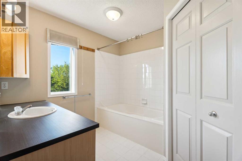 73 Rocky Ridge Heath Nw, Calgary, Alberta  T3G 4Z7 - Photo 16 - A2260611