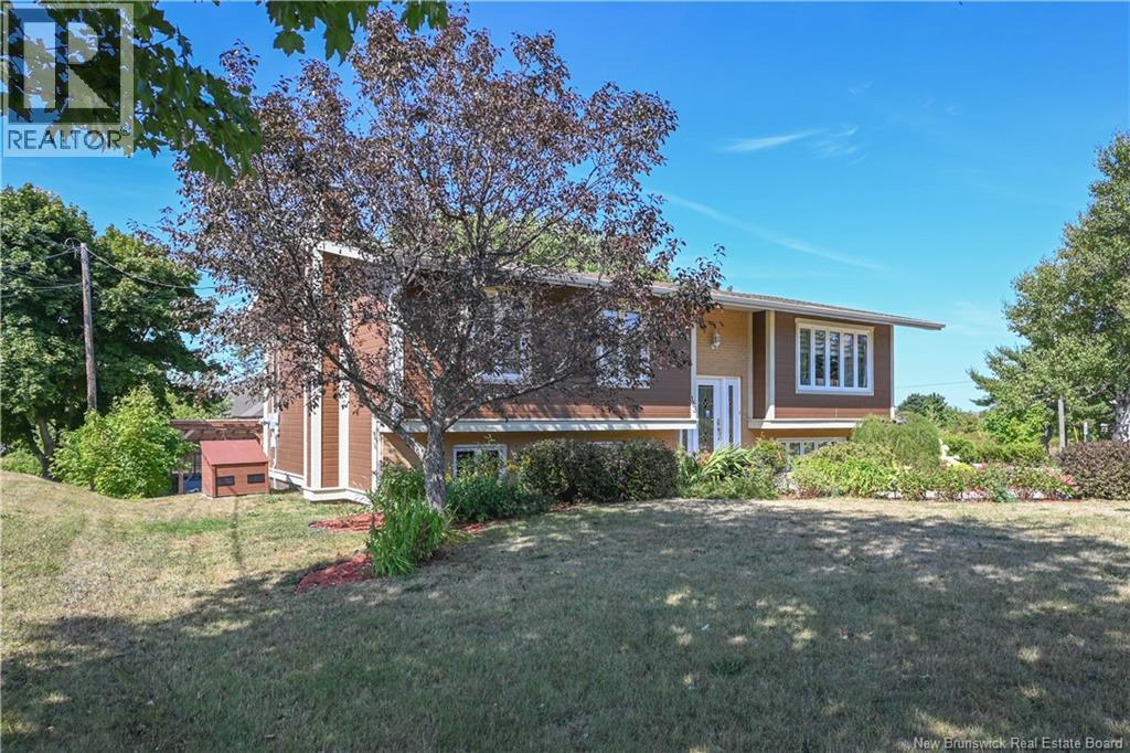 163 Grande-Allée Lane, Caraquet, New Brunswick  E1W 1A5 - Photo 3 - NB127471