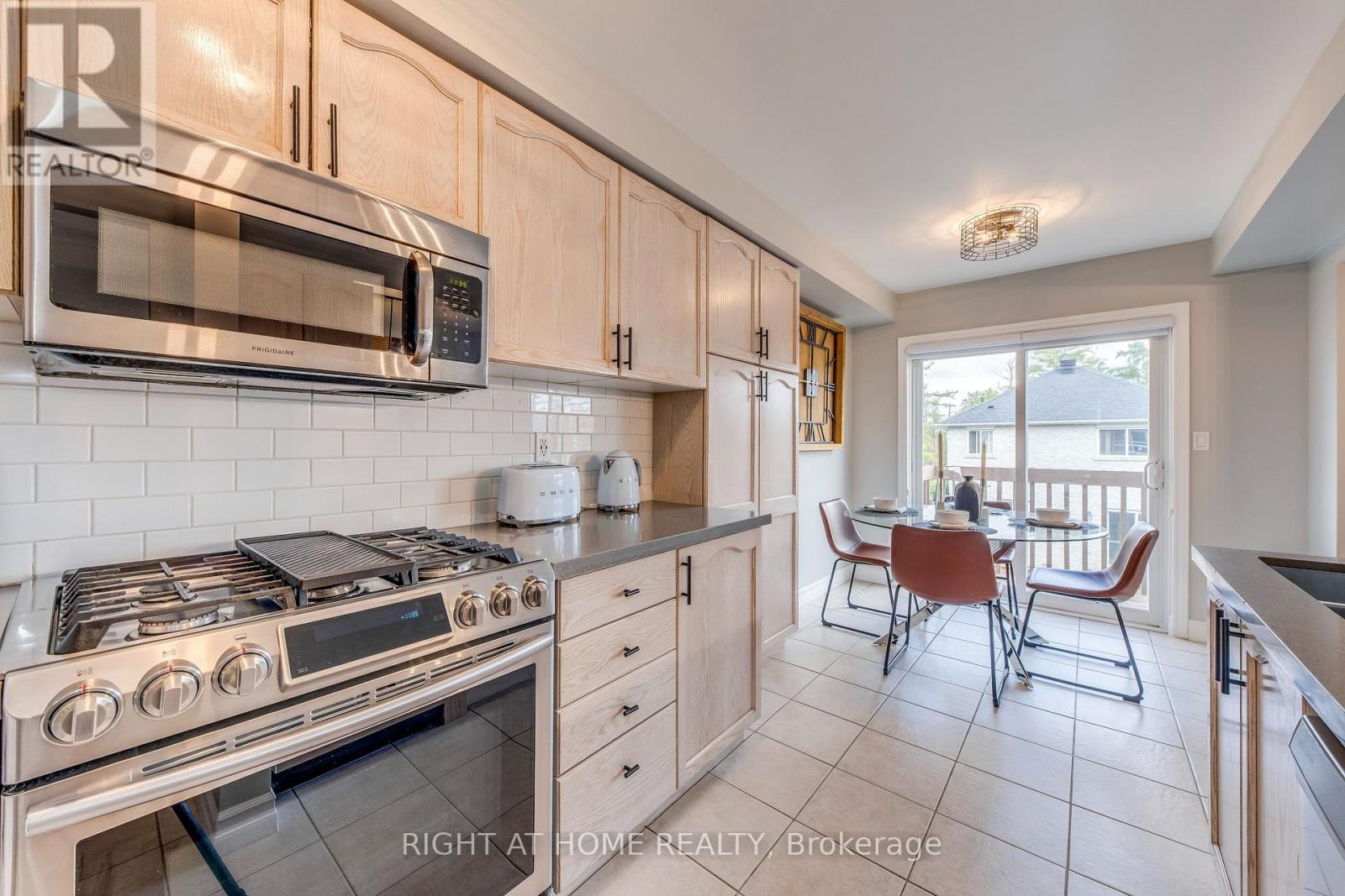 1406 Forest Street, Innisfil, Ontario  L9S 4Y4 - Photo 14 - N12427992