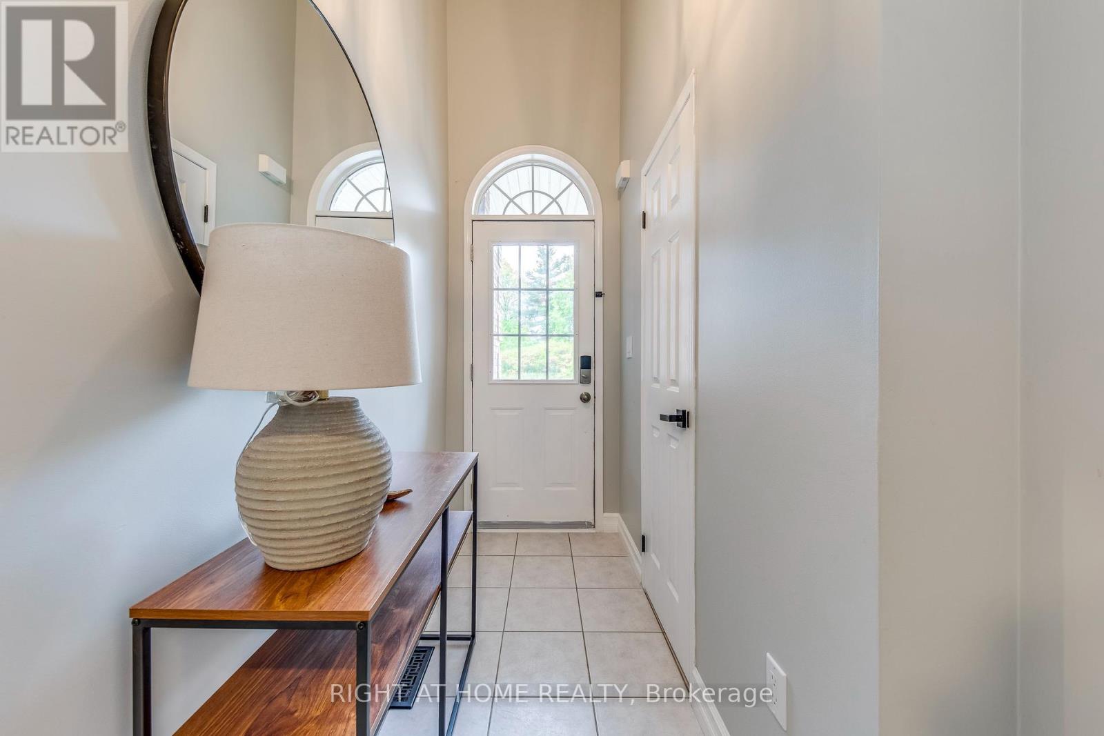 1406 Forest Street, Innisfil, Ontario  L9S 4Y4 - Photo 3 - N12427992