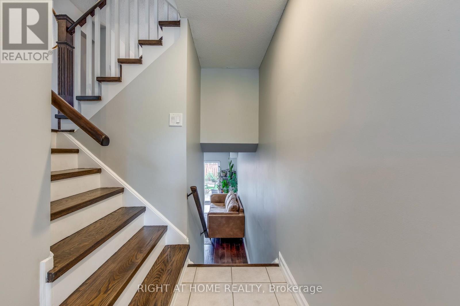 1406 Forest Street, Innisfil, Ontario  L9S 4Y4 - Photo 4 - N12427992