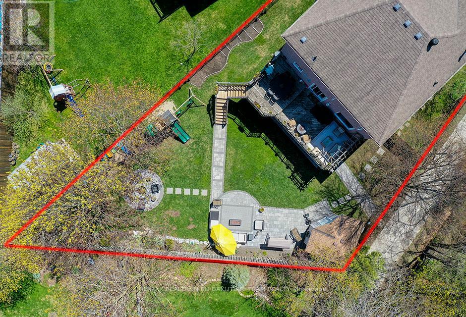 353 MEEGAN COURT, Newmarket, Ontario