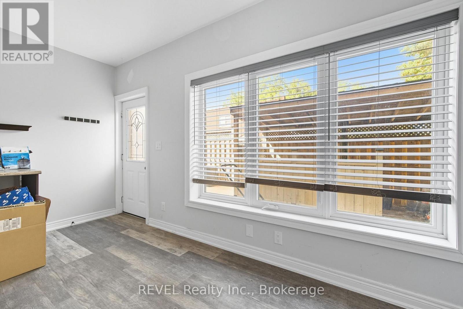 72 & 74 Merritt Street, St. Catharines (Burleigh Hill), Ontario  L2T 1J5 - Photo 10 - X12430989