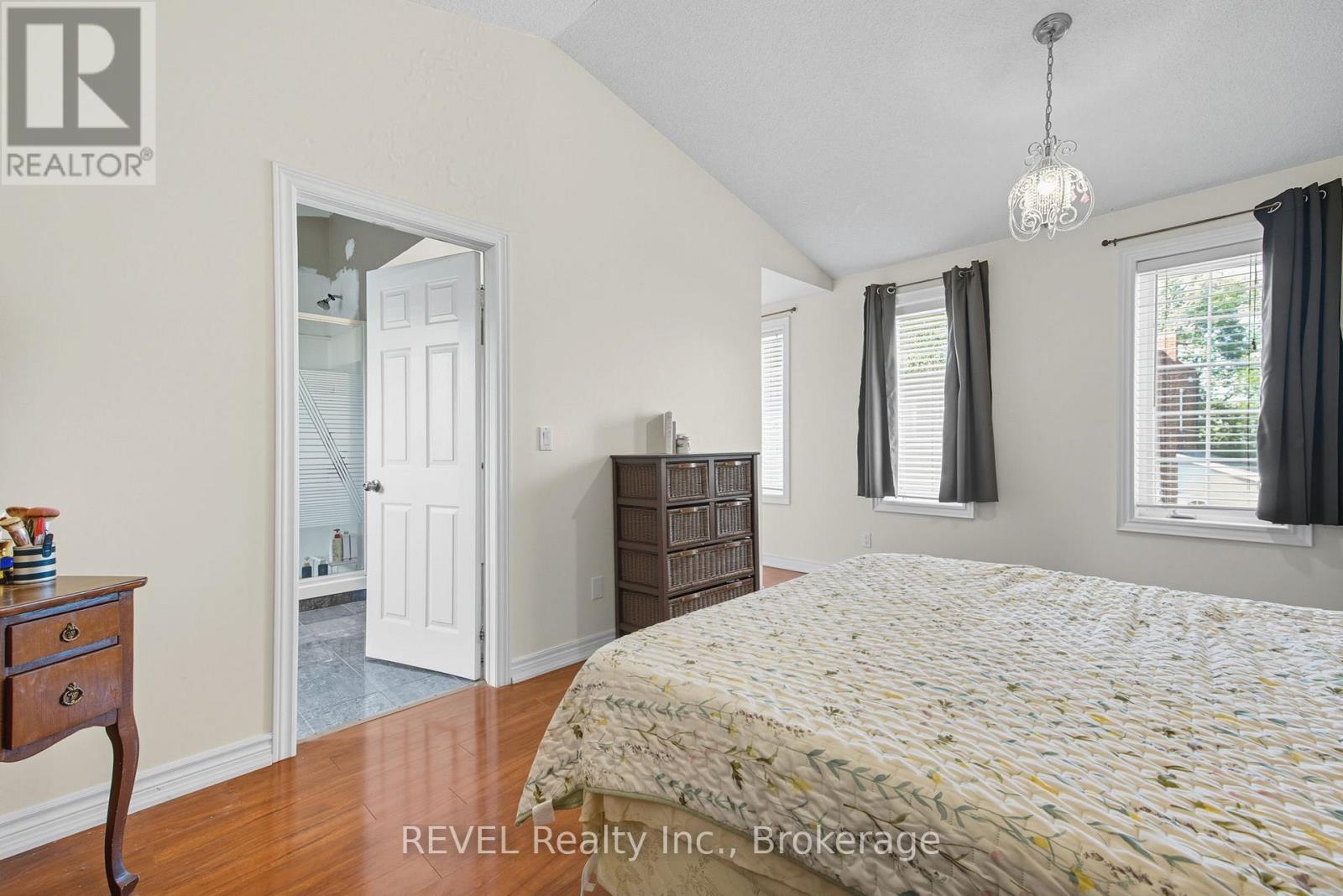 72 & 74 Merritt Street, St. Catharines (Burleigh Hill), Ontario  L2T 1J5 - Photo 12 - X12430989