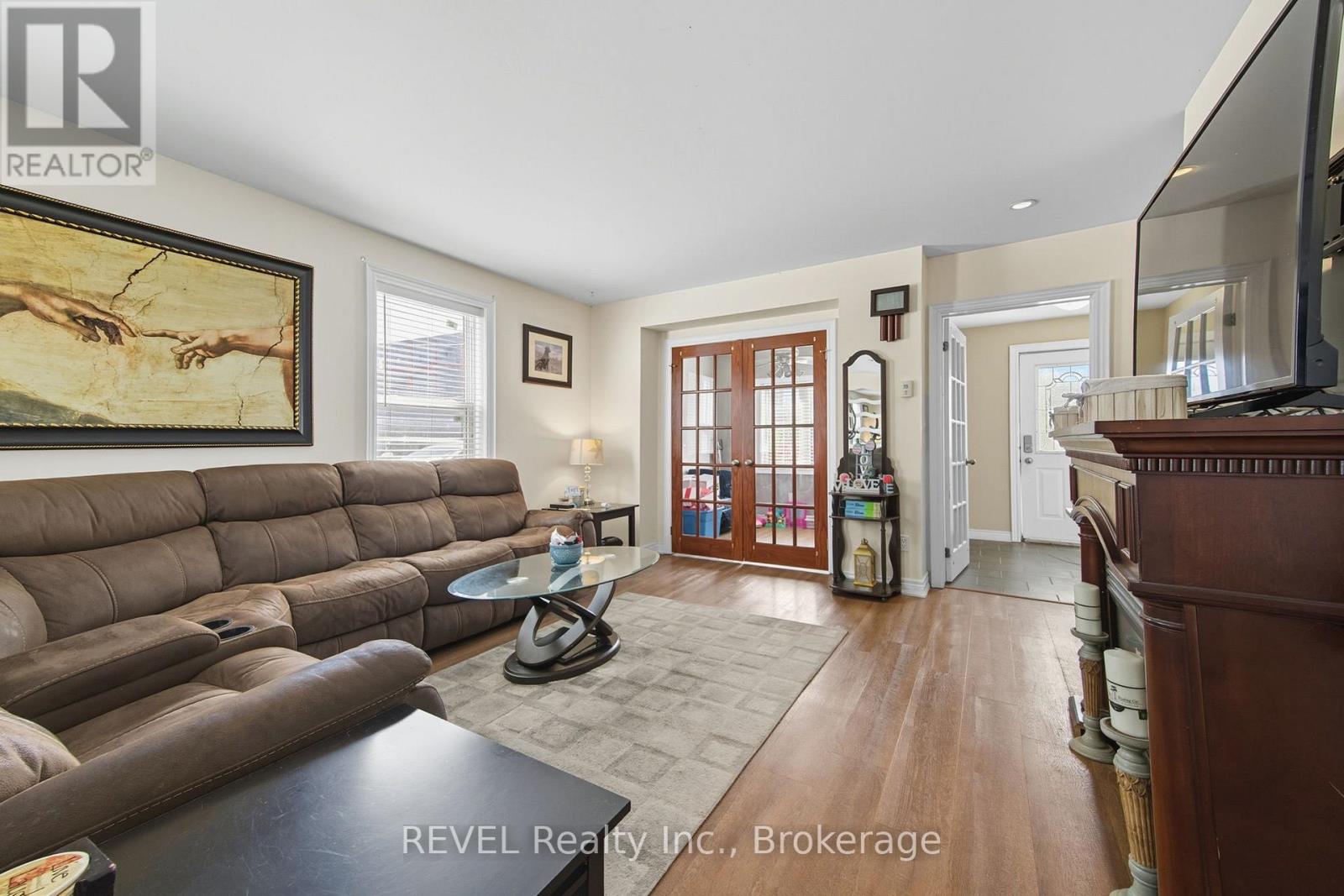 72 & 74 Merritt Street, St. Catharines (Burleigh Hill), Ontario  L2T 1J5 - Photo 2 - X12430989
