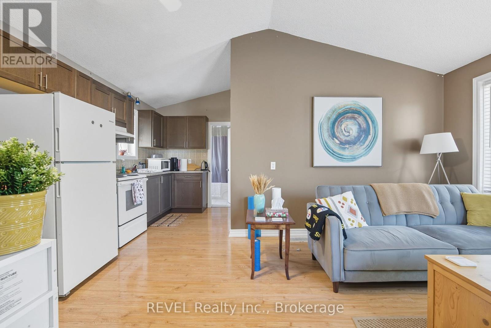 72 & 74 Merritt Street, St. Catharines (Burleigh Hill), Ontario  L2T 1J5 - Photo 23 - X12430989