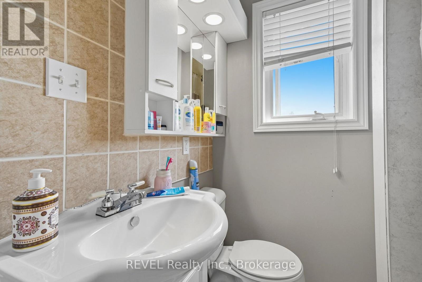 72 & 74 Merritt Street, St. Catharines (Burleigh Hill), Ontario  L2T 1J5 - Photo 25 - X12430989