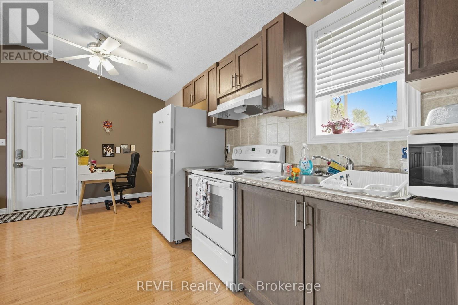 72 & 74 Merritt Street, St. Catharines (Burleigh Hill), Ontario  L2T 1J5 - Photo 27 - X12430989