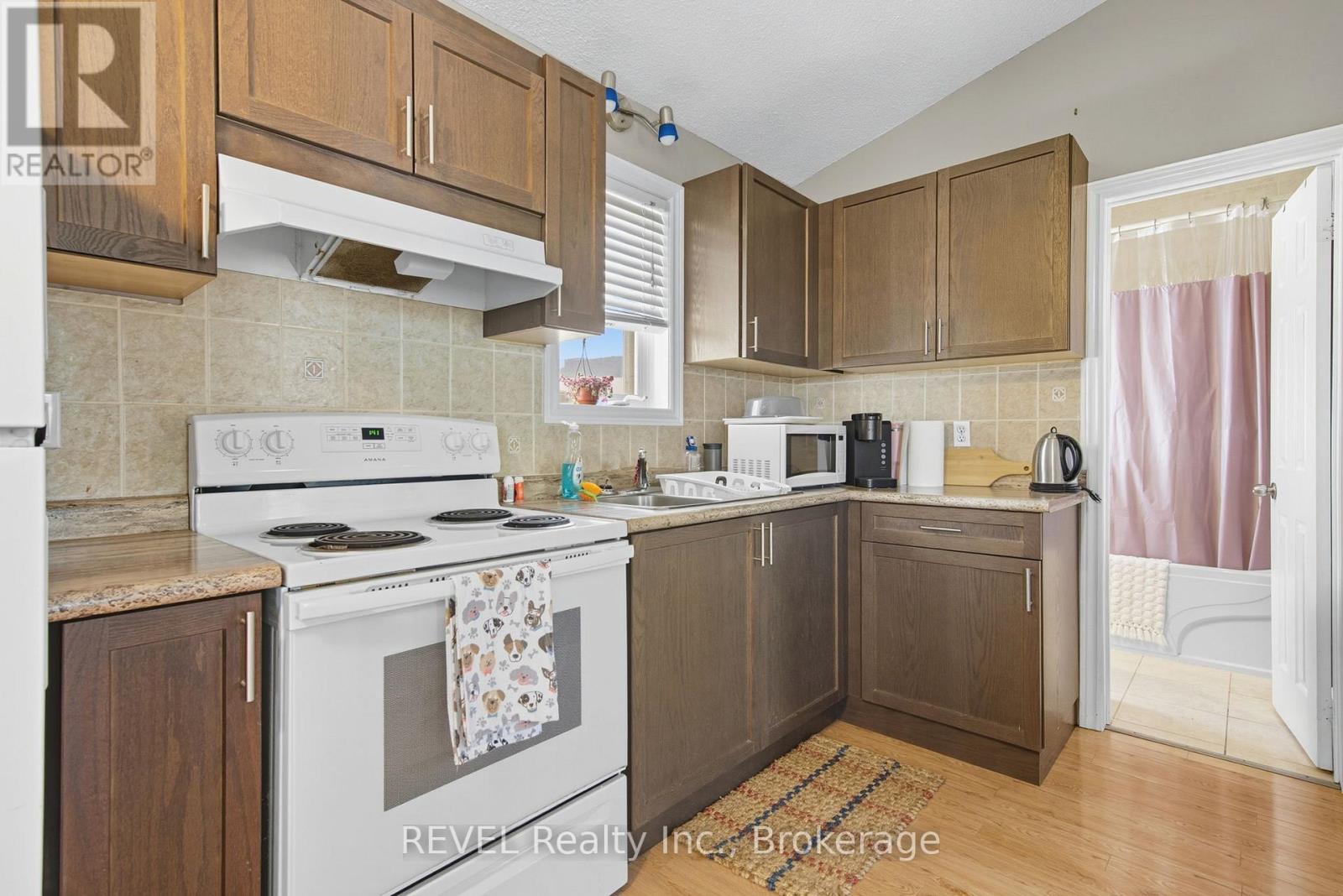 72 & 74 Merritt Street, St. Catharines (Burleigh Hill), Ontario  L2T 1J5 - Photo 28 - X12430989