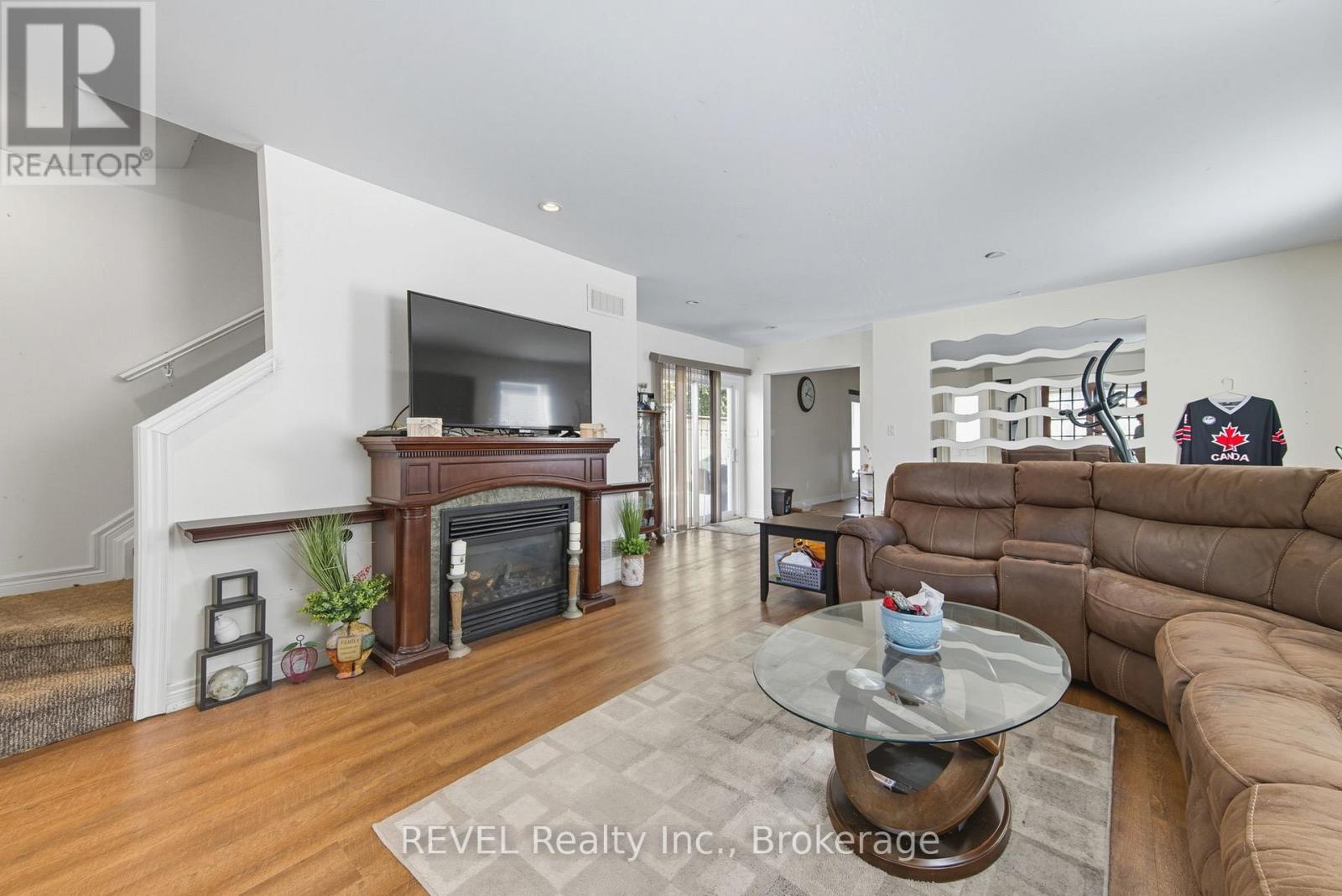 72 & 74 Merritt Street, St. Catharines (Burleigh Hill), Ontario  L2T 1J5 - Photo 3 - X12430989