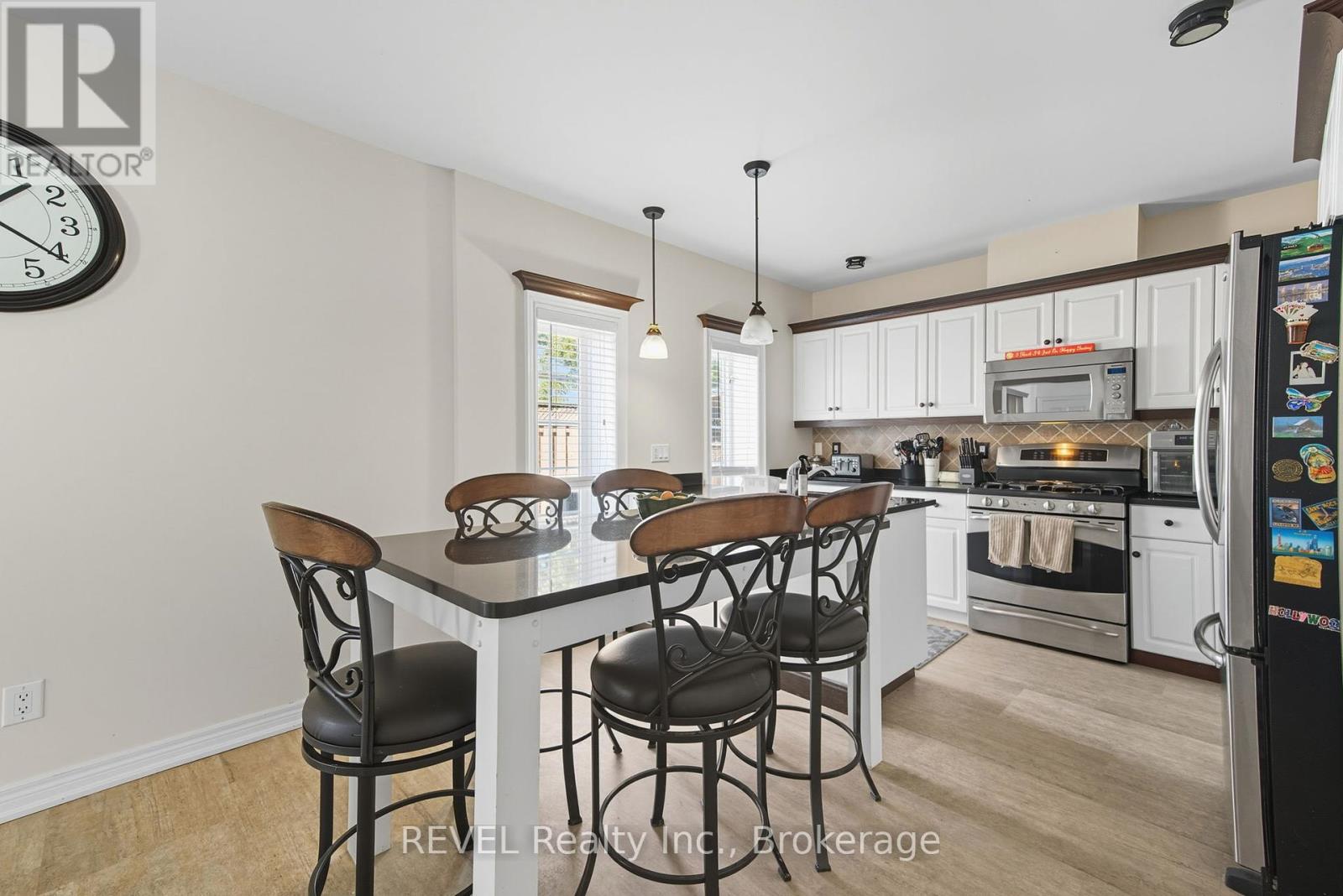 72 & 74 Merritt Street, St. Catharines (Burleigh Hill), Ontario  L2T 1J5 - Photo 4 - X12430989