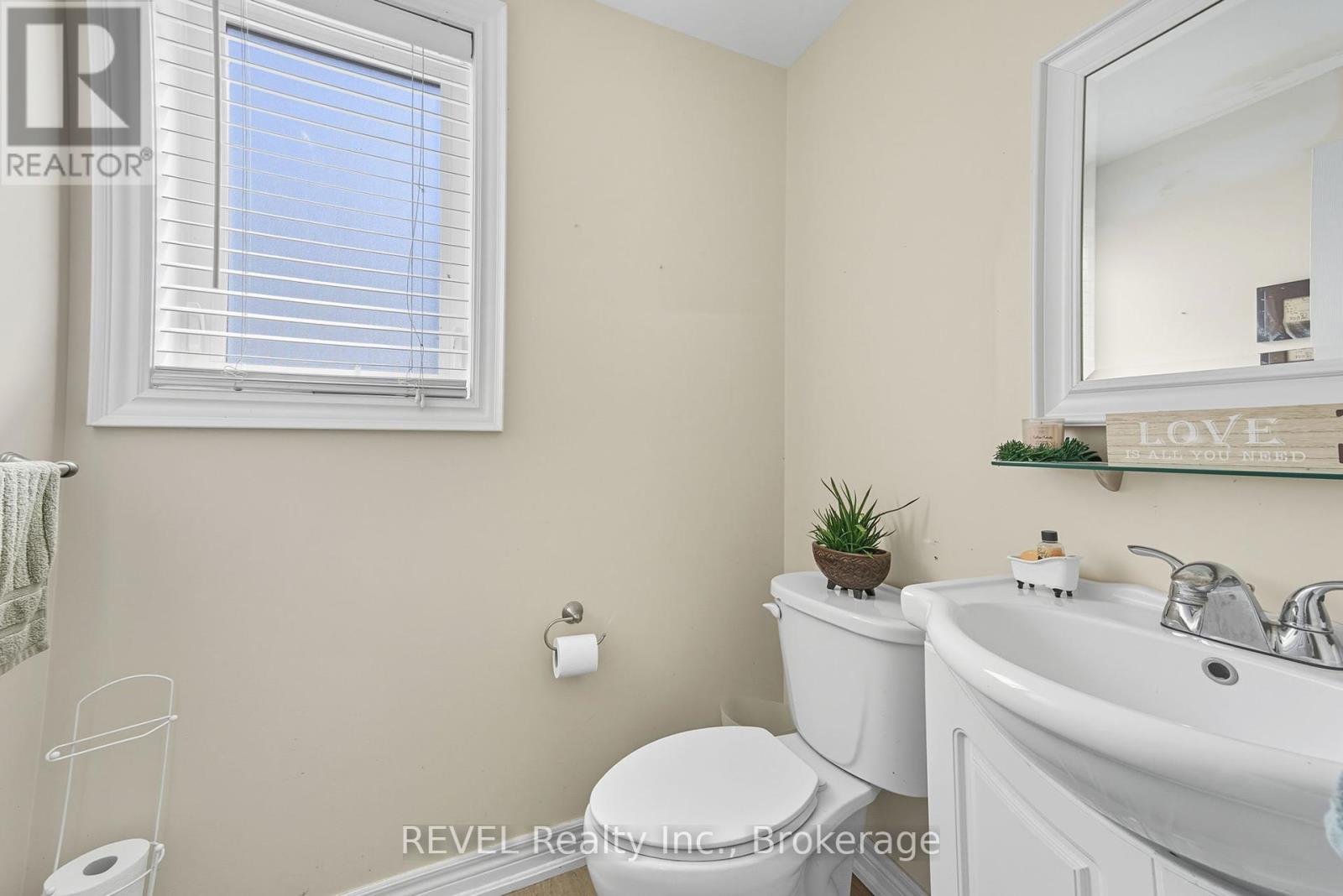 72 & 74 Merritt Street, St. Catharines (Burleigh Hill), Ontario  L2T 1J5 - Photo 8 - X12430989