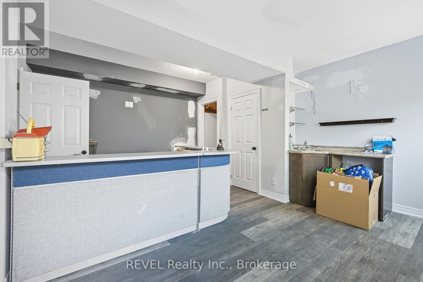 72 & 74 Merritt Street, St. Catharines (Burleigh Hill), Ontario  L2T 1J5 - Photo 9 - X12430989