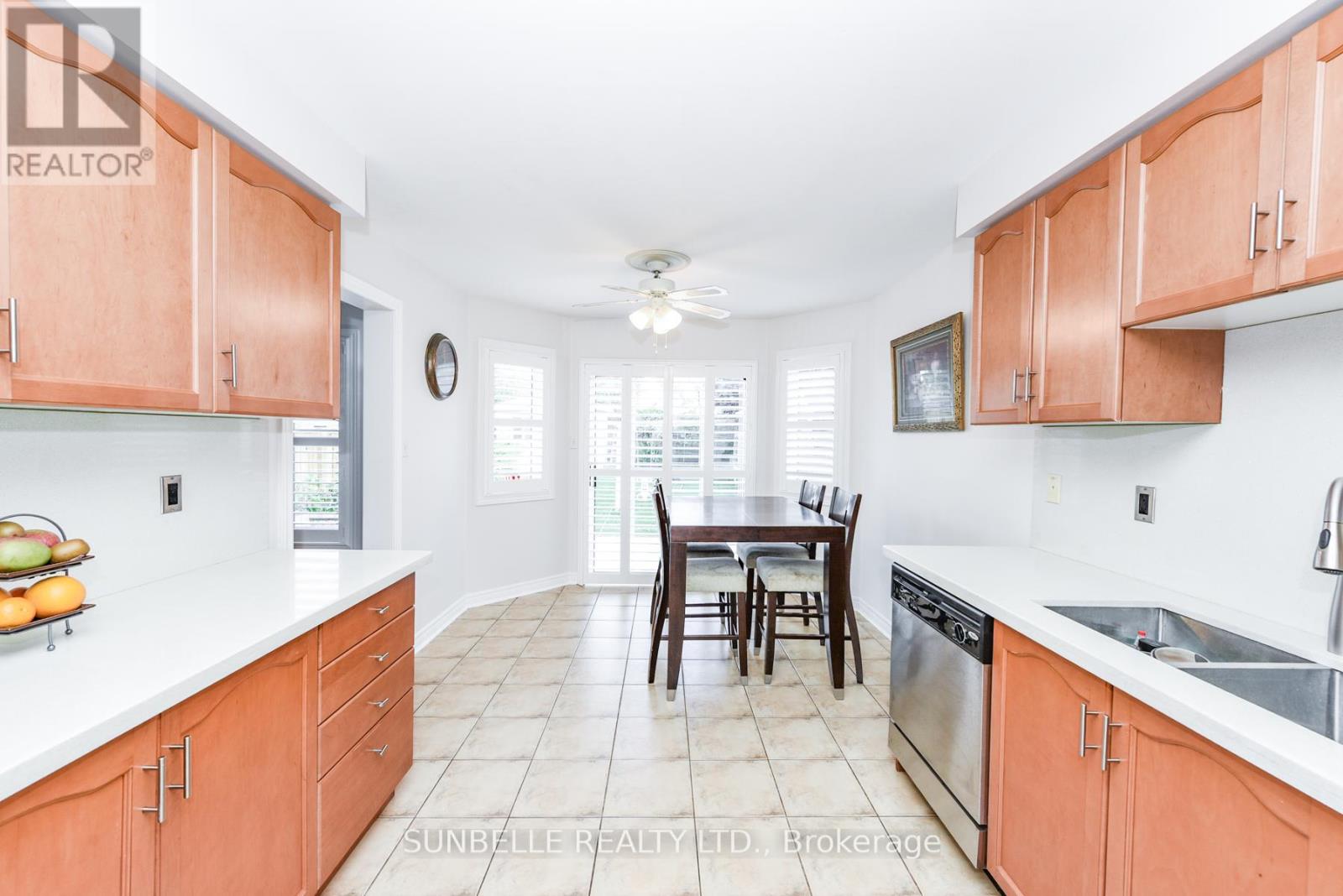 38 Sunny Glen Crescent, Brampton, Ontario  L7A 2C6 - Photo 14 - W12430765
