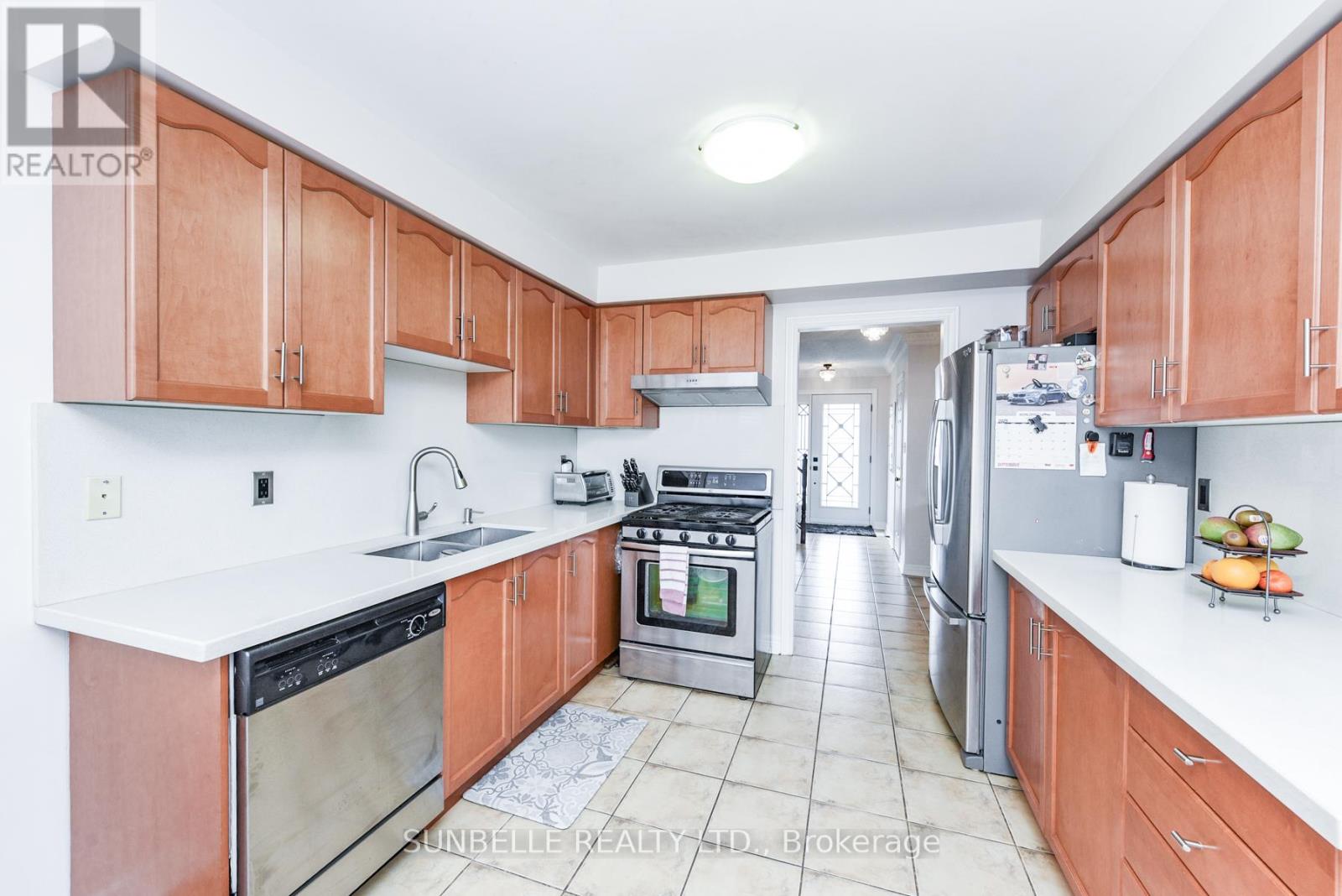 38 Sunny Glen Crescent, Brampton, Ontario  L7A 2C6 - Photo 12 - W12430765