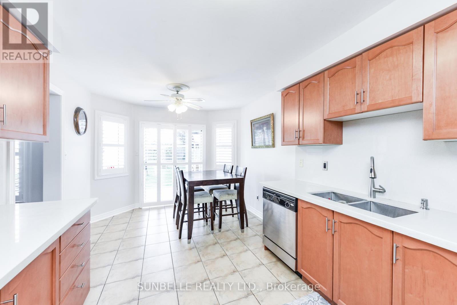 38 Sunny Glen Crescent, Brampton, Ontario  L7A 2C6 - Photo 13 - W12430765
