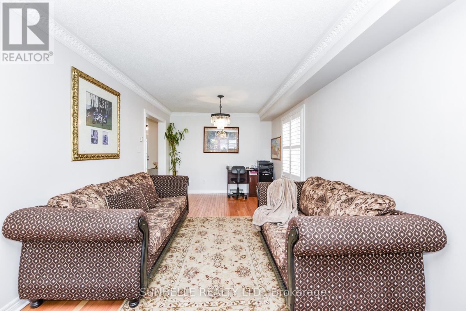 38 Sunny Glen Crescent, Brampton, Ontario  L7A 2C6 - Photo 7 - W12430765